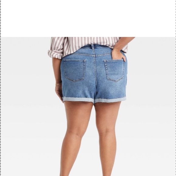 Women's Plus Size Mid-Rise Jean Shorts Ava & Viv - 14W 16W 18W 20W 22W 24W 26W - Picture 3 of 6